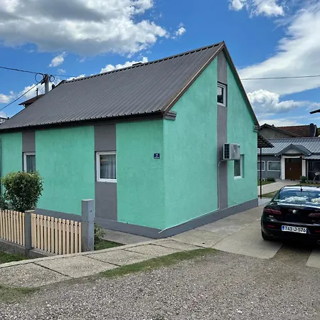 Cozy House With Garden Σπίτι διακοπών Srbac