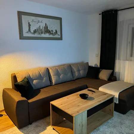 Cozy House With Garden Srbac
